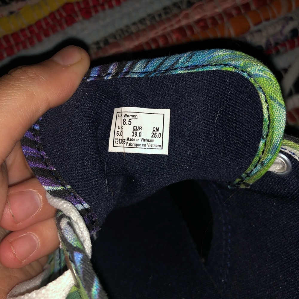 Vans - Picture 2 of 2